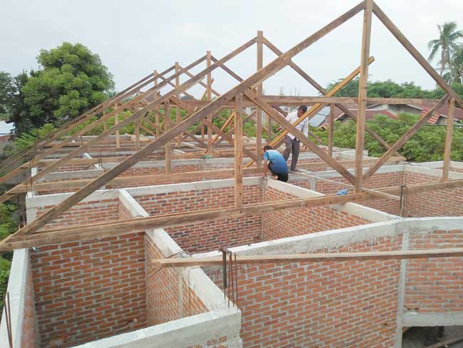 kekurangan-atap-kayu-untuk-rumah